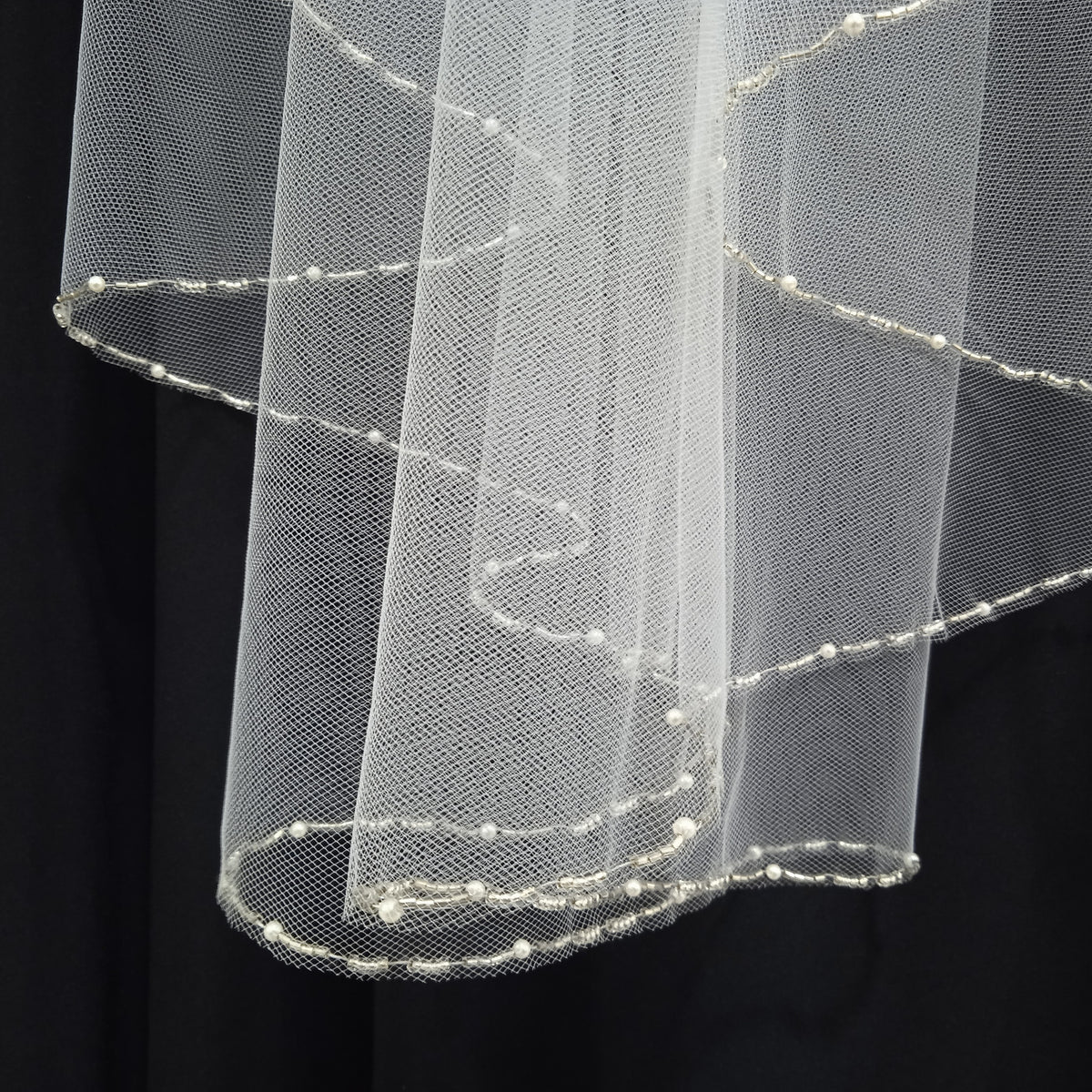 VELO CORTO DOS CAPAS CON MOSTACILLAS Y PERLAS