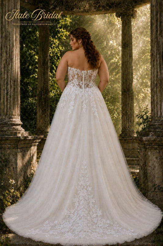 Vestido de novia corte princesa con encaje floral bordado y espalda descubierta con escote palabra de honor.