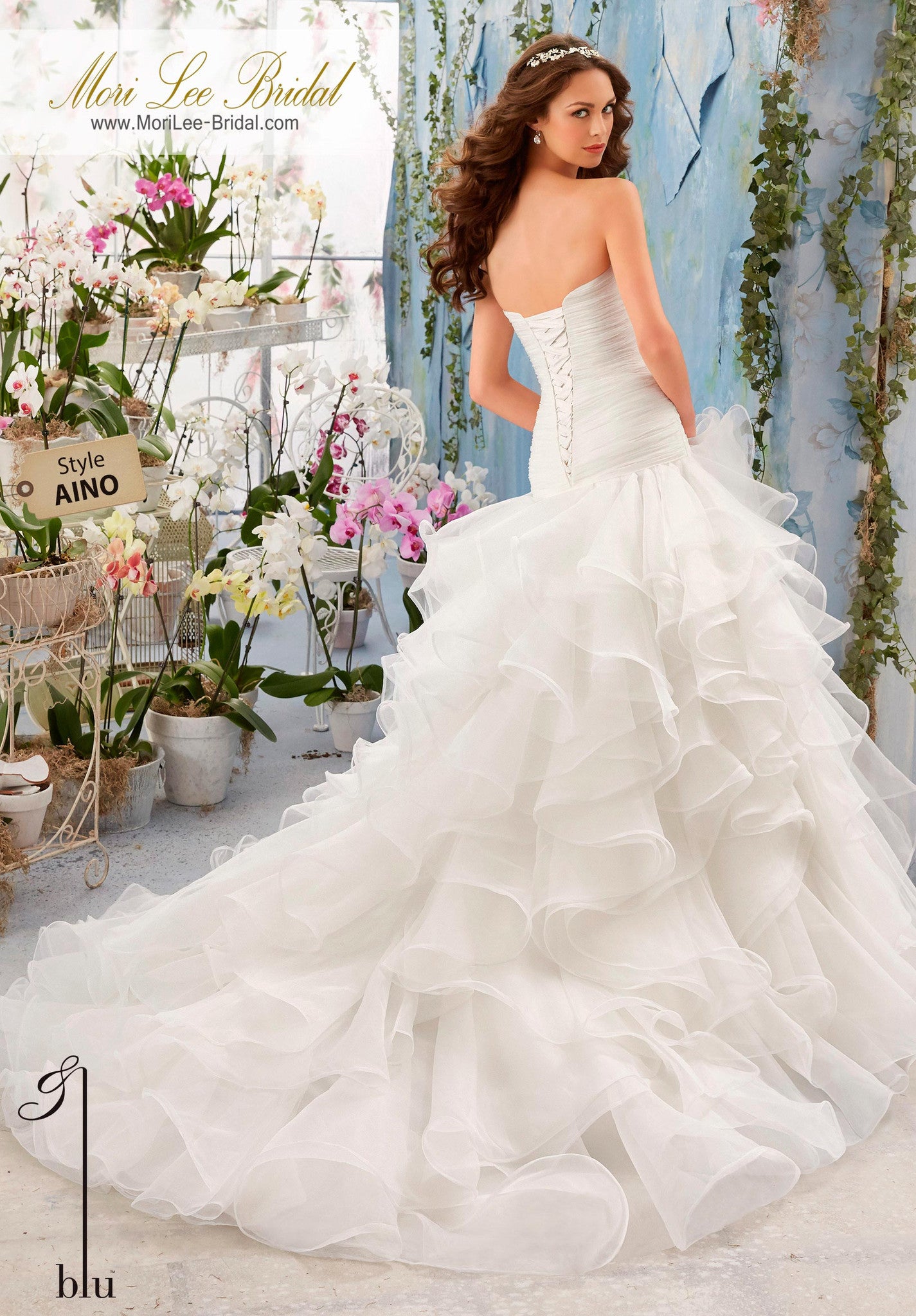 Vestido de novia asimétrico en organza y con drapeado. Sueña contigo misma caminando por el pasillo con el hermoso vestido de novia, hecho con delicados apliques de encaje bordado. AINO*