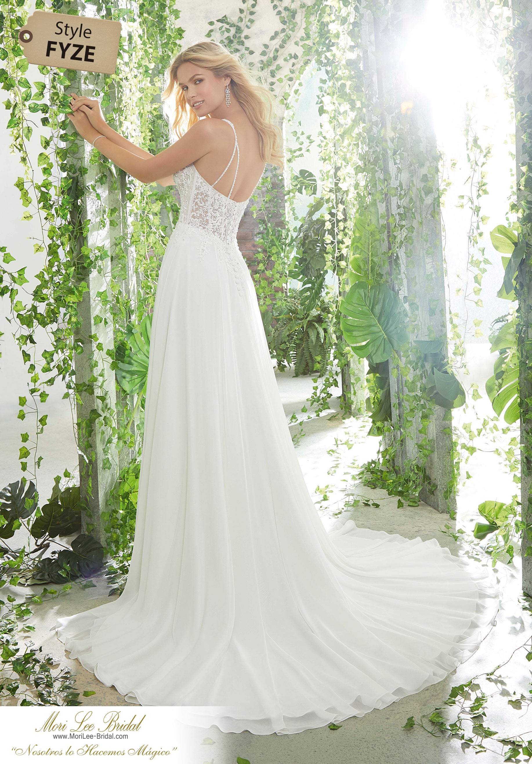 Vestido de novia Piper está bordado de cuentas de cristal sobre corpiño de encaje Chantilly, con tiras aplicadas y una falda de gasa de línea A. FYZE*